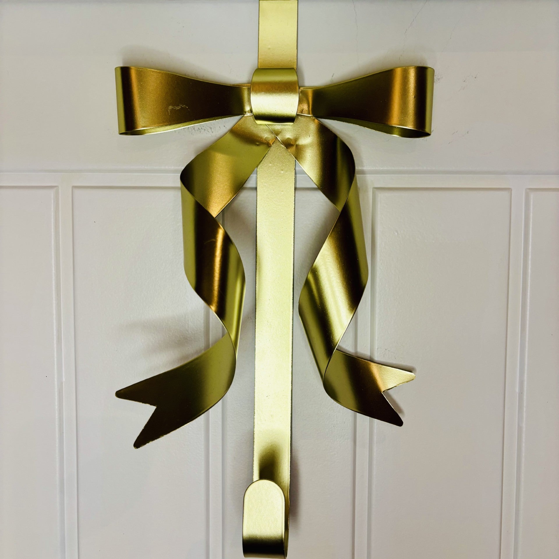 Gold Bow Wreath Holder